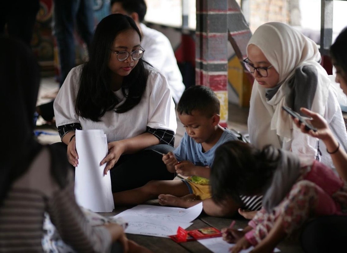 Amira running a focus group