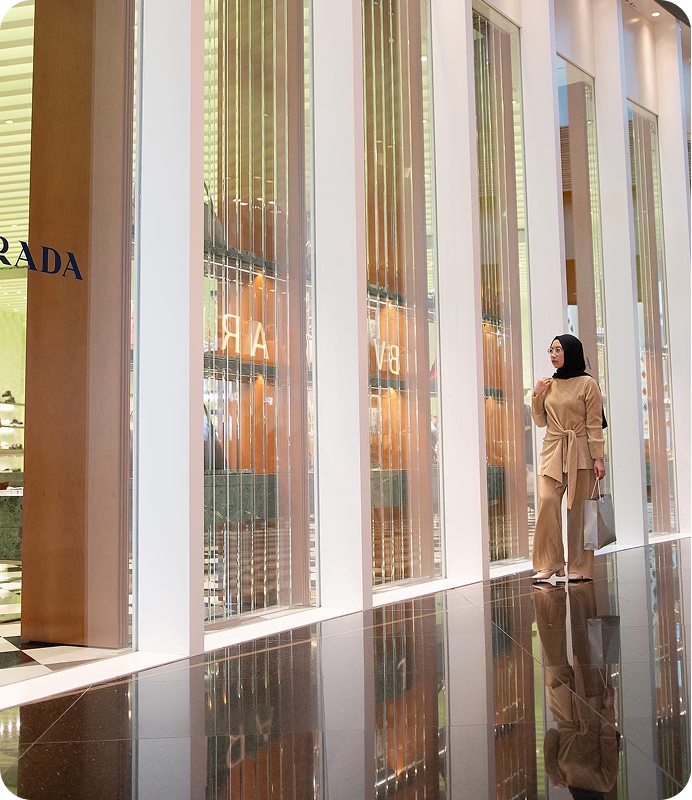 Amira presenting her designs