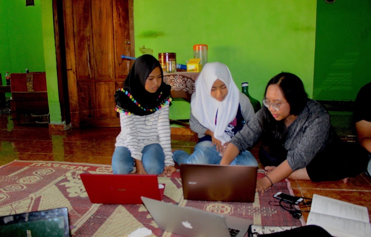 Amira running a focus group