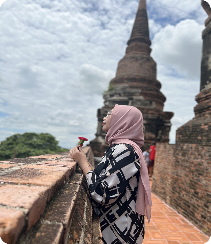 Amira presenting her designs